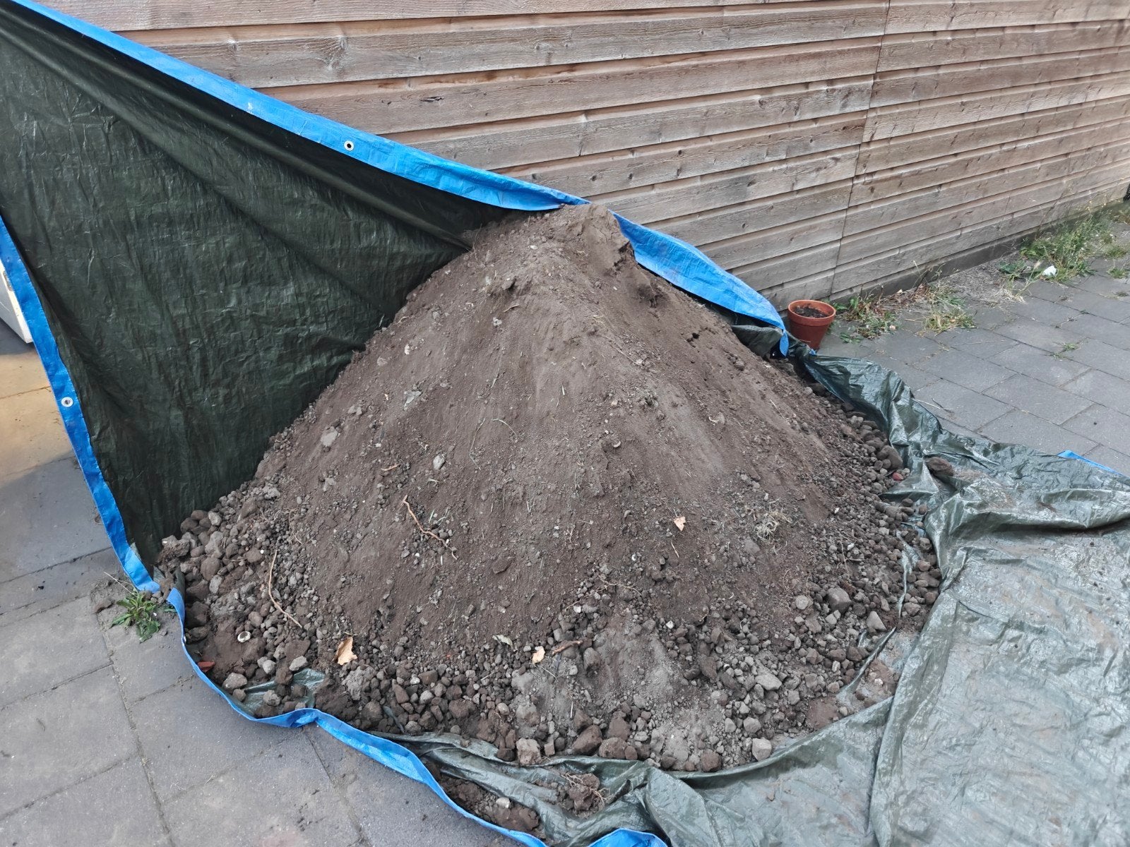 Ophoogzand/Tuinaarde/Zwart Zand (deel ophalen mogelijk), Tuin en Terras, Ophalen, Gebruikt, Ophoogzand