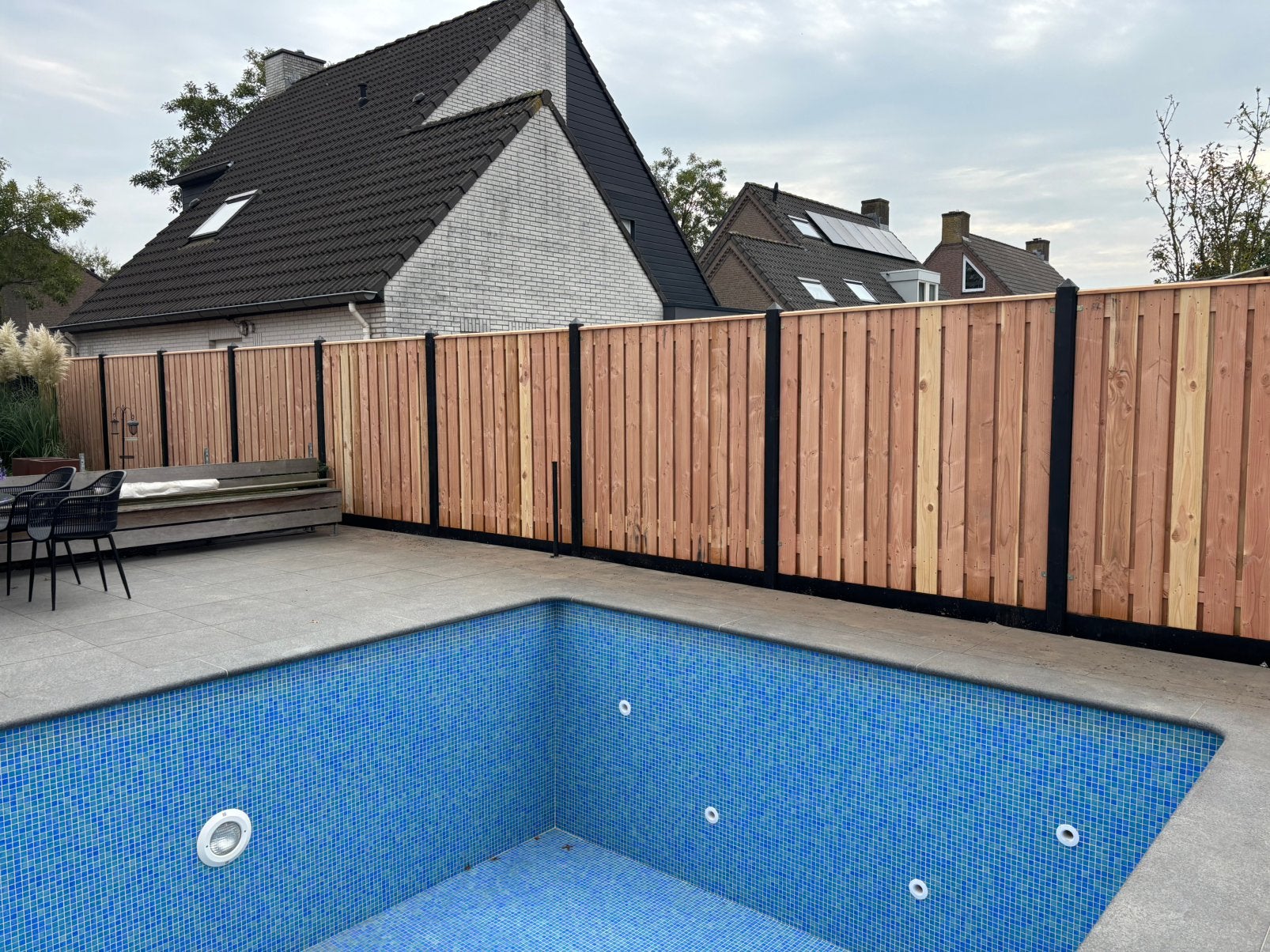 Douglas hout/beton schutting €130 per meter incl. Montage, Ophalen, 1 tot 2 meter, 6 meter of meer, Zo goed als nieuw
