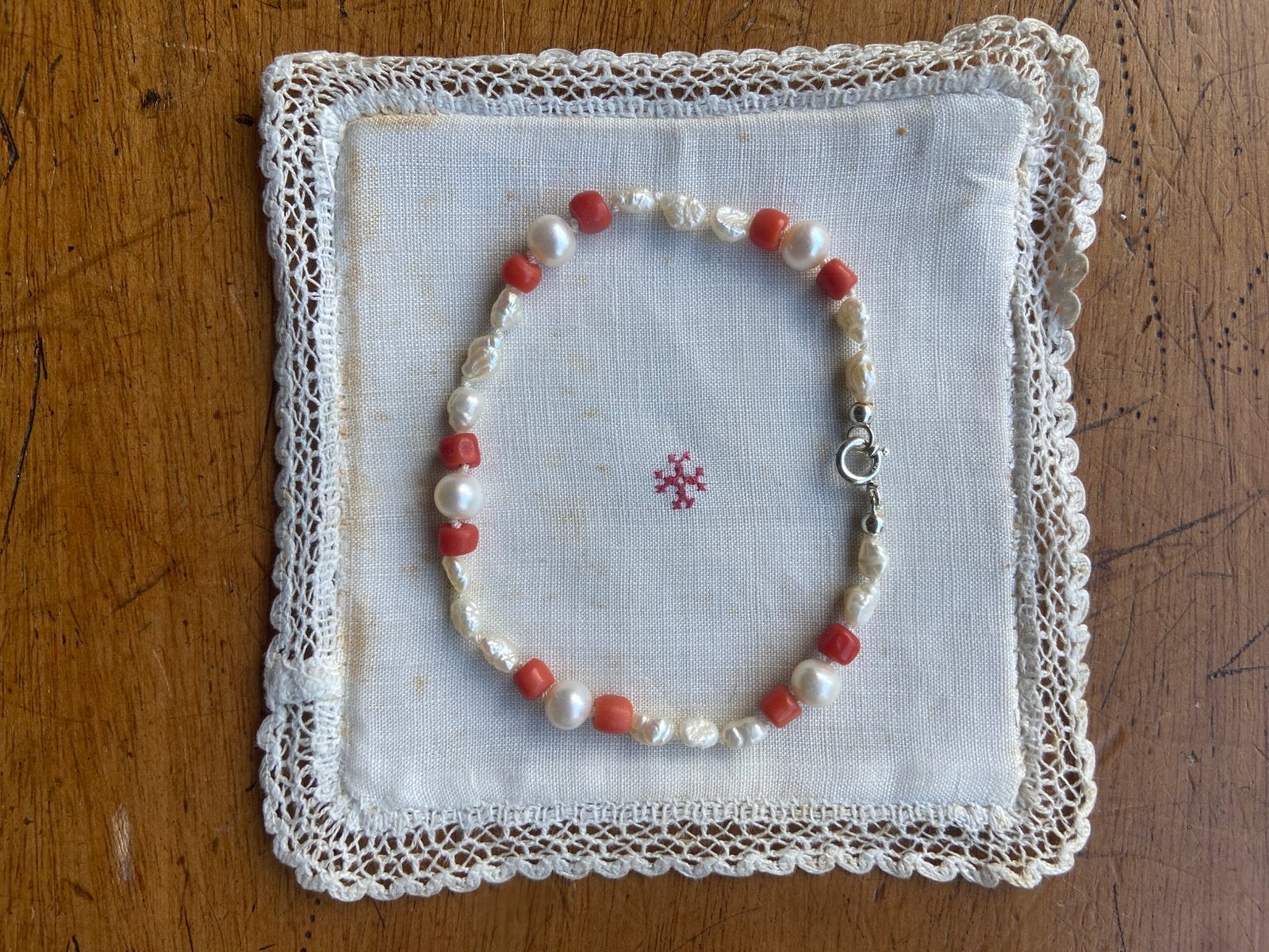Armband Biwa parels bloedkoraal antiek, Ophalen of Verzenden, Zilver, Armband