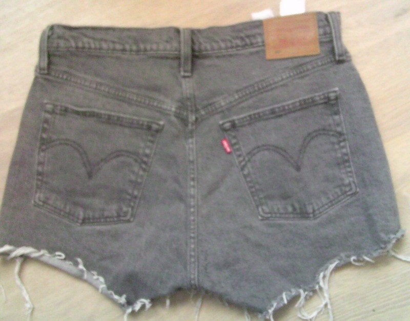 LEVIS 501 grijze korte stretch spijkerbroek maat 30, Verzenden, W30 - W32 (confectie 38/40), Grijs, Gedragen