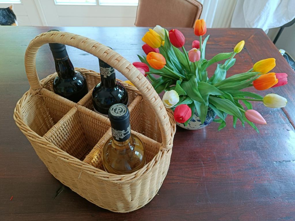 Handgemaakte, decoratieve flessenmand van oersterk pitriet, Huis en Inrichting, Woonaccessoires | Schalen en Manden, Gebruikt