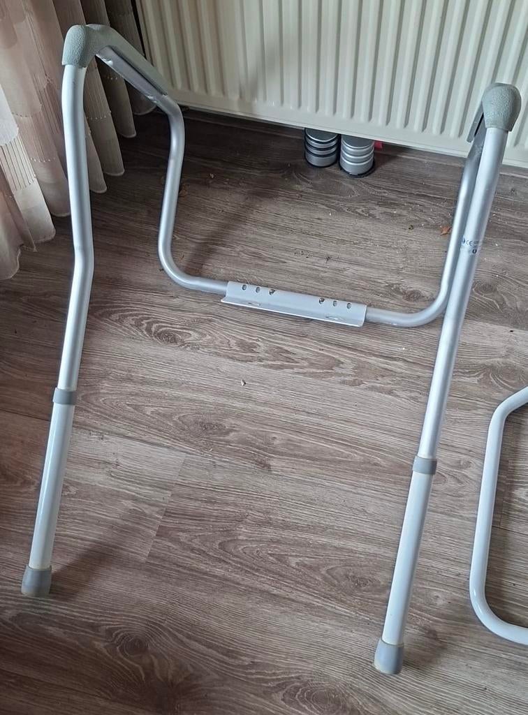 Toiletbeugel, Diversen, Ophalen