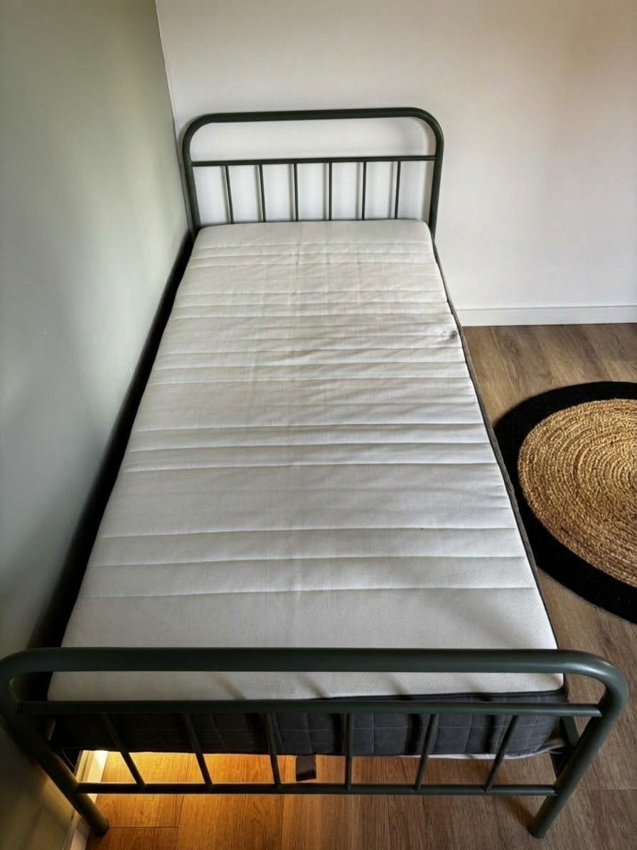 Eenpersoonsbed met matras - Groen metaal, Ophalen, Gebruikt, 90 cm, Eenpersoons