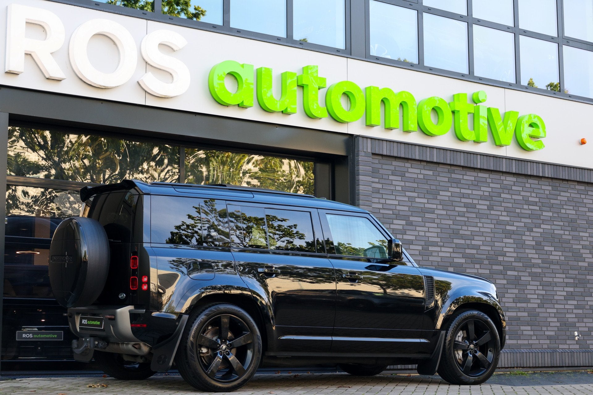 Land Rover Defender 110 2.0 P400e 110 X-Dynamic HSE | PANO |, Auto's, Automaat, Dealer onderhouden, 404 pk, Gebruikt