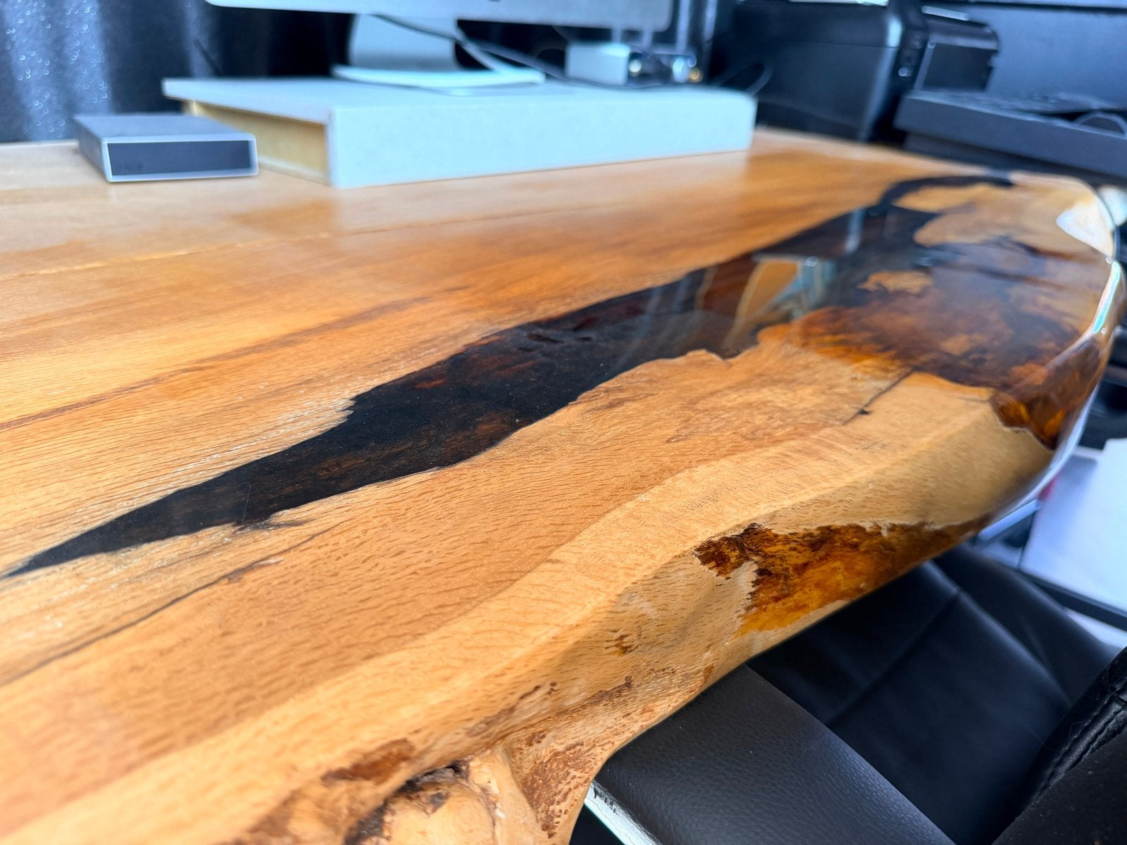 Uniek Epoxy Gegoten Houten Bureau - Handgemaakt Design, Ophalen, Overige typen, Hout, Bruin