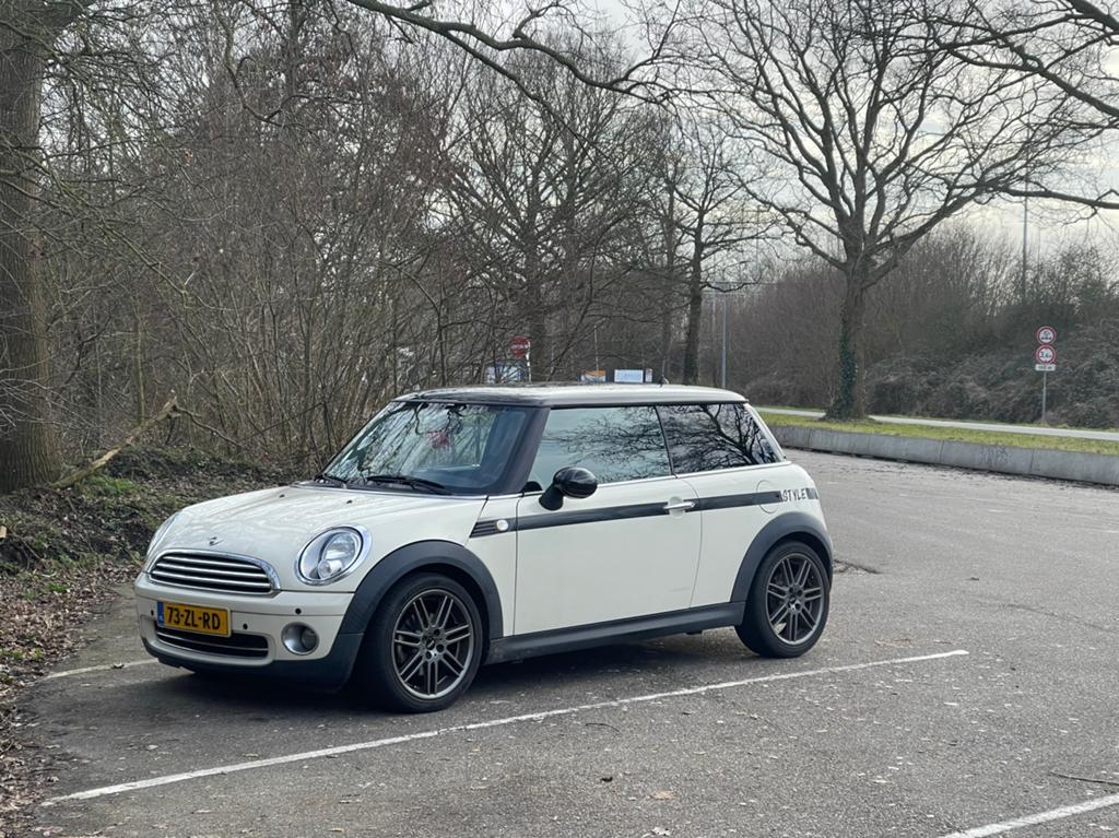 Mini 1.4 16V ONE 2007 Wit, Auto's, Mini, Particulier, Benzine, C, Hatchback, Handgeschakeld, Geïmporteerd, Wit, Voorwielaandrijving