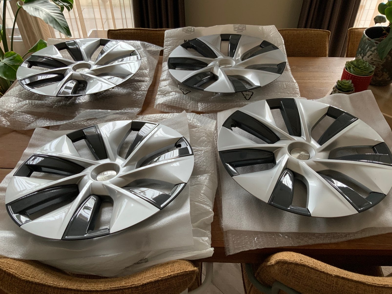 Set van 4 Tesla Model Y Gemini wieldoppen, Auto diversen, Wieldoppen, Ophalen, Nieuw