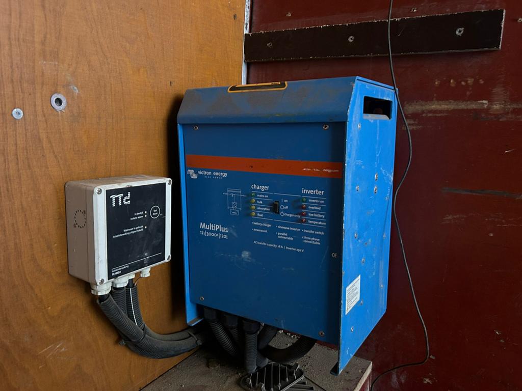 Victron MultiPlus 24V 3000W 70-50A, Ophalen