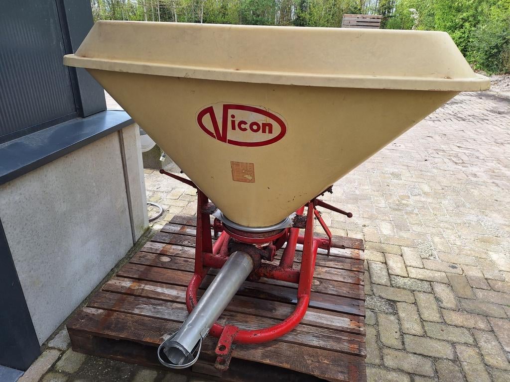 Vicon pendelstrooier kunstmeststrooier met aftakas, Ophalen, Akkerbouw, Gewasbescherming en Bemesting