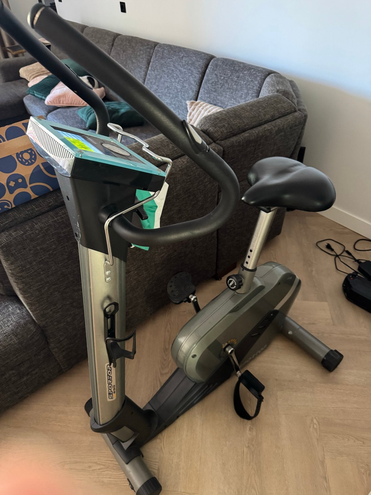 Hometrainer op batterijen - Ideaal voor thuisworkouts, Ophalen, Gebruikt, Metaal, Benen