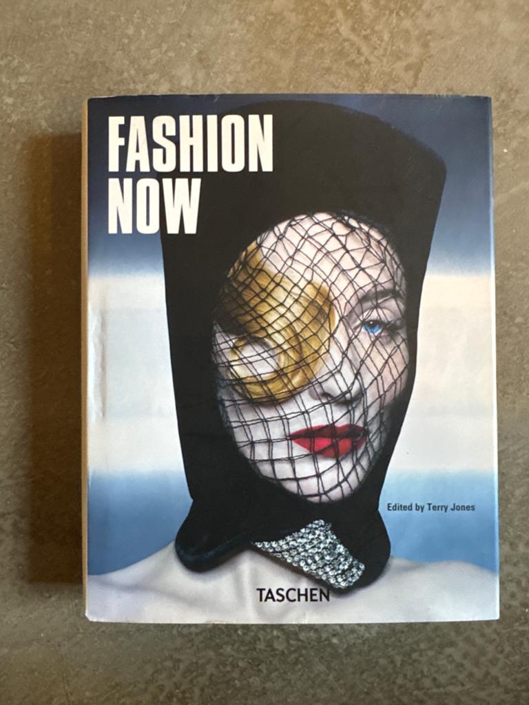 Fashion Now - Terry Jones - Taschen, Boeken, Ophalen of Verzenden, Gelezen, Mode algemeen