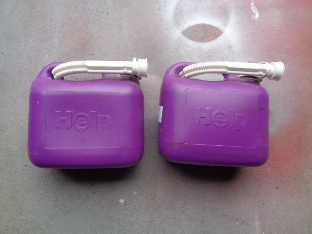 5077-12-2 : 2 st. 5 liter jerrycans, Ophalen of Verzenden, Zo goed als nieuw