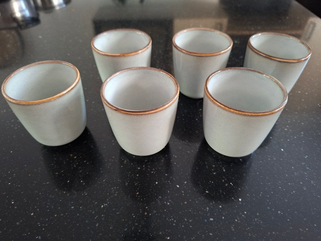 6 x espresso mok. Nieuw. Ikea. Grijs met bruine rand. 100 ml, Huis en Inrichting, Keuken | Servies, Nieuw, IKEA, Modern, Aardewerk
