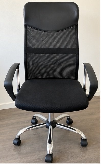 Zwarte bureaustoel met mesh rugleuning