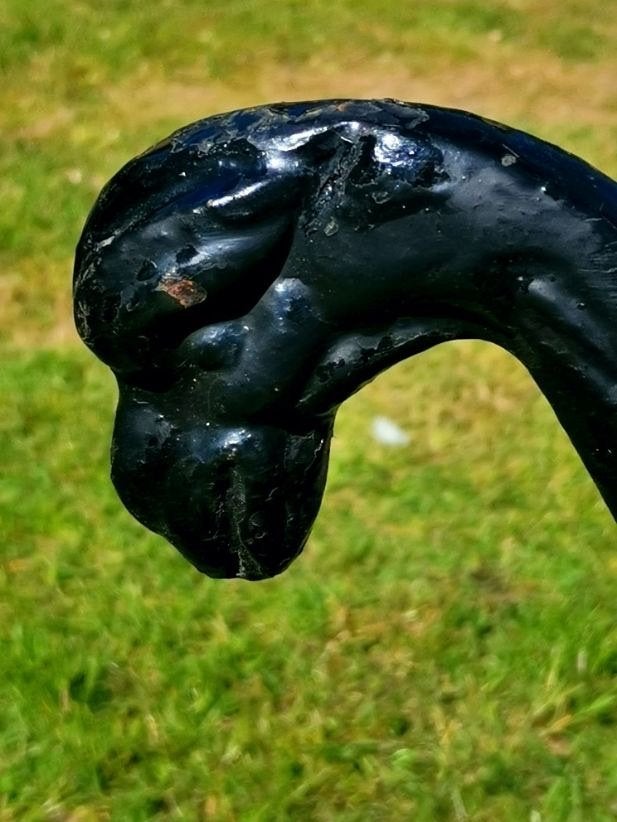 Twee antieke tuin / park banken met paardenhoofden, Antiek en Kunst, Ophalen