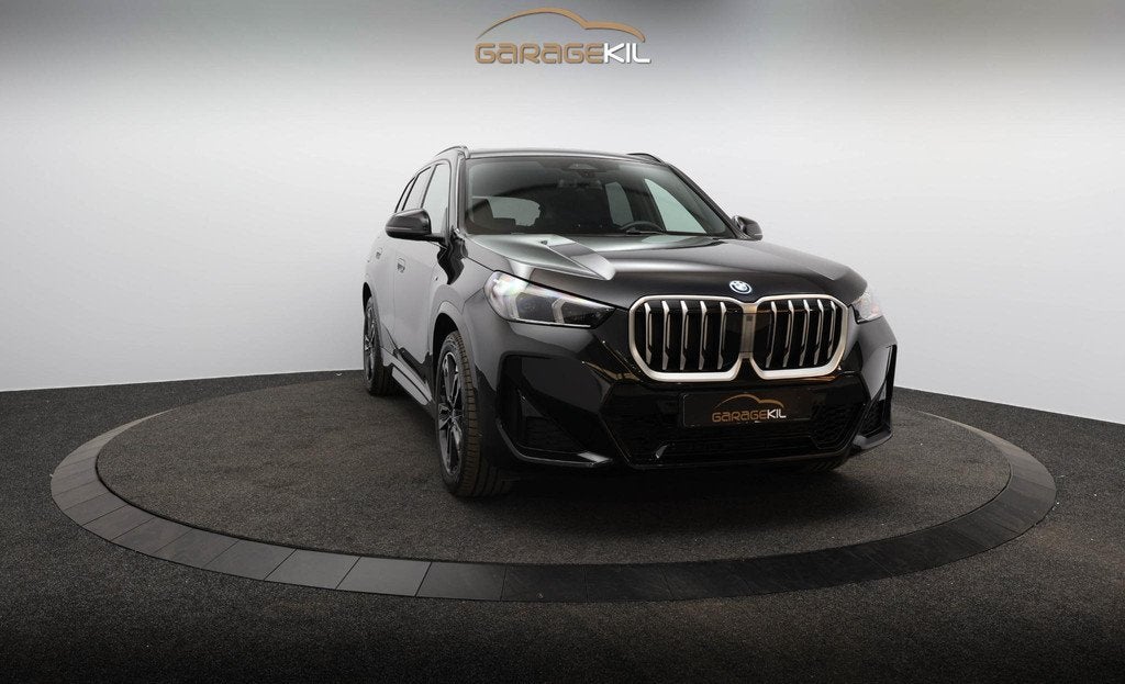 BMW X1 xDrive25e M-Sport Dealeronderh / Shadowline / Panoram, Auto's, BMW, Stof, Gebruikt, 16 kWh, Zwart