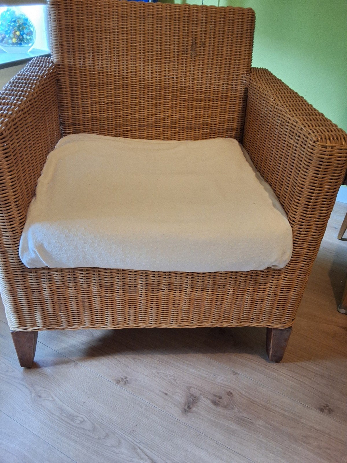Rotan fauteuil met kussen - Gebruikt, Huis en Inrichting, Ophalen, Gebruikt, Bruin, Landelijke of bohemian stijl