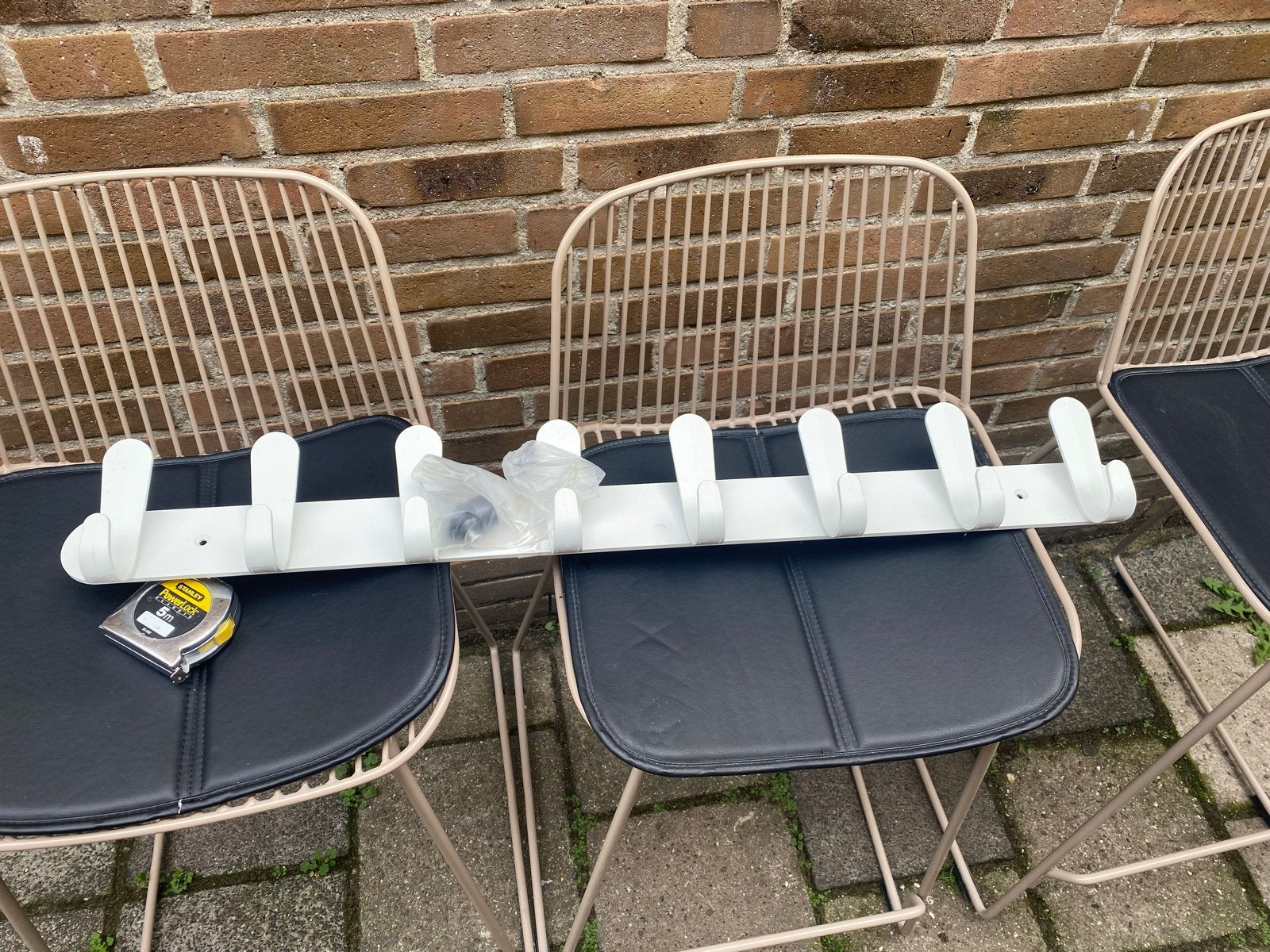 Witte kunststof design wandkapstok - Flinders, Huis en Inrichting, Ophalen, Zo goed als nieuw, Kunststof, Wandkapstok