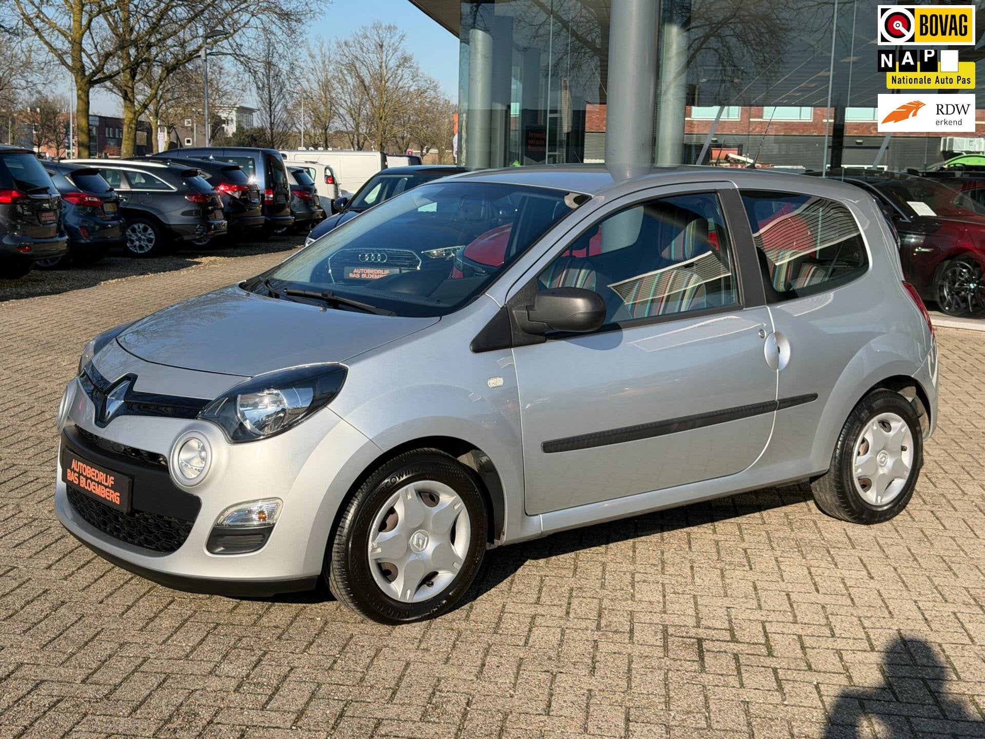 Renault Twingo 1.2 16V Parisienne, Airco, BNluetooth, Radio/, Voorwielaandrijving, Gebruikt, Zwart, 4 cilinders