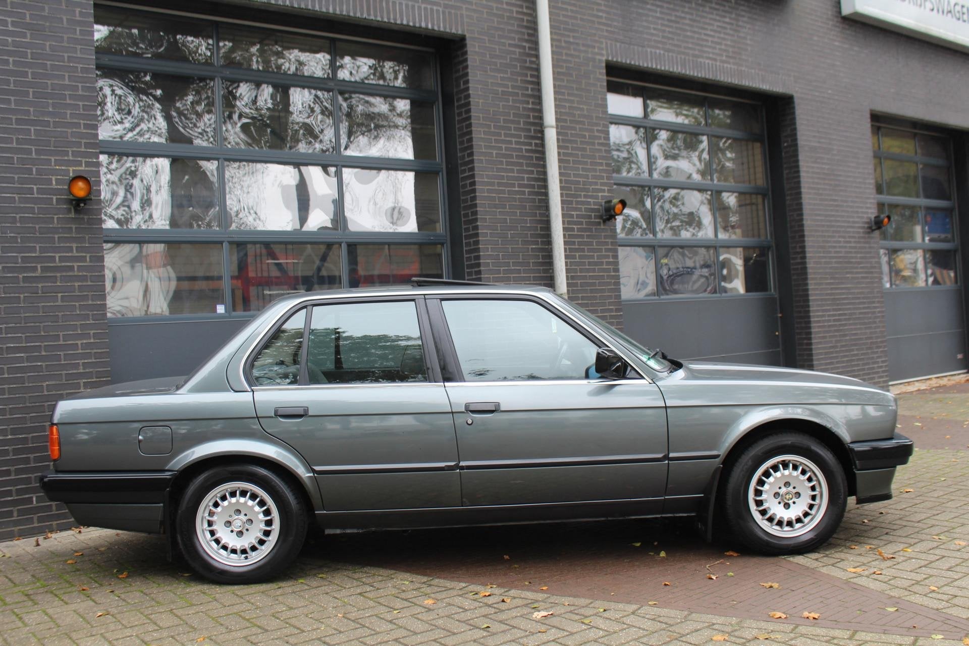 BMW 3 Serie 320i 6 Cilinder ORIGINELE STAAT! UNIEKE AUTO! NE, foto 10