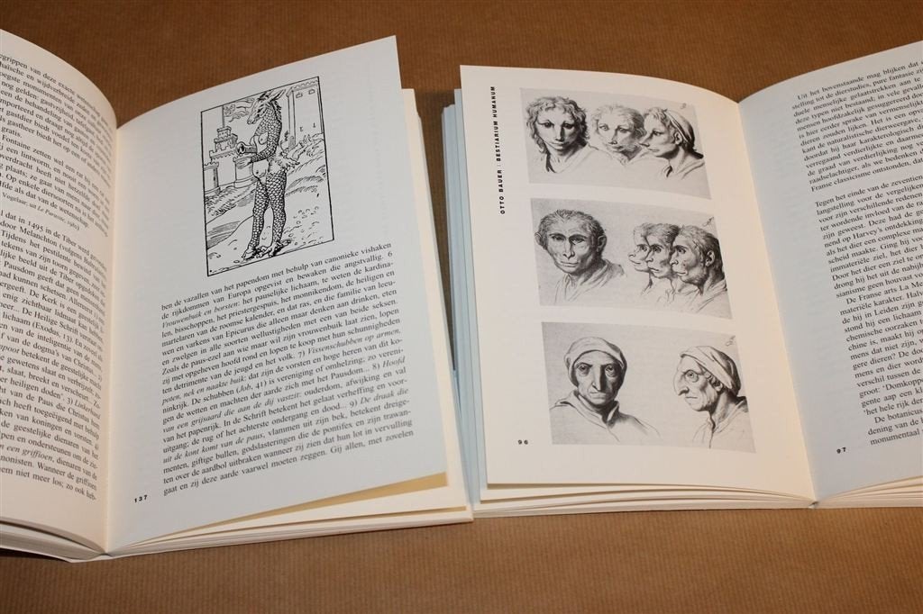 Bestiarium — Literaire Essays Over Dieren 2 Delen [Raster], Boeken, Ophalen of Verzenden, Gelezen