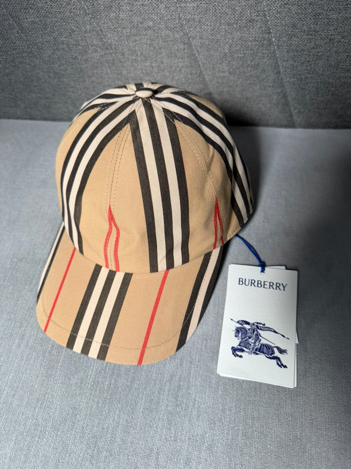 Burberry Pet M origineel, Nieuw, Ophalen of Verzenden, Pet, 57 cm (M, 7⅛ inch) of minder