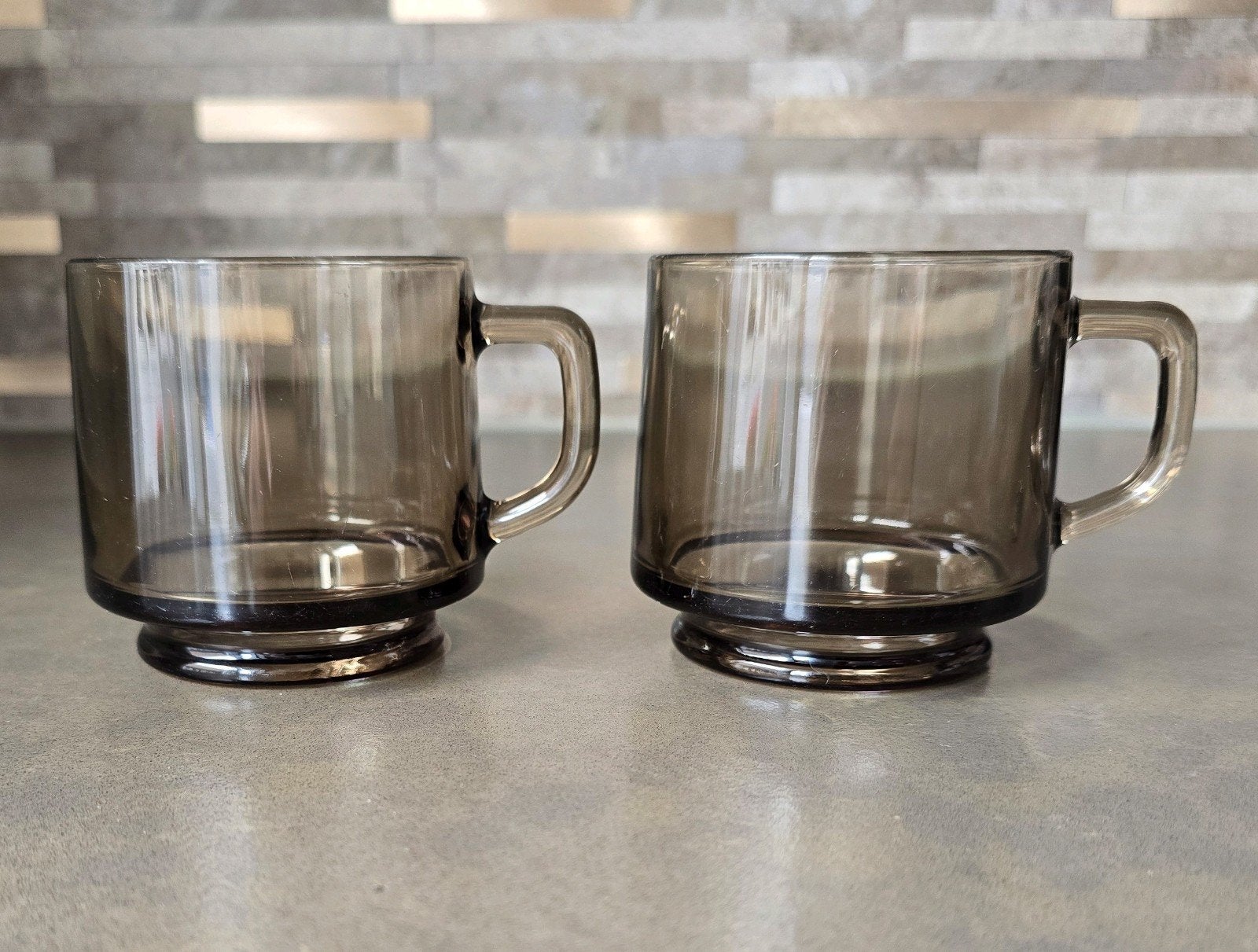 2 vintage Moccona rookglazen kopjes, Gebruikt, Ophalen of Verzenden, Glas, Overige stijlen