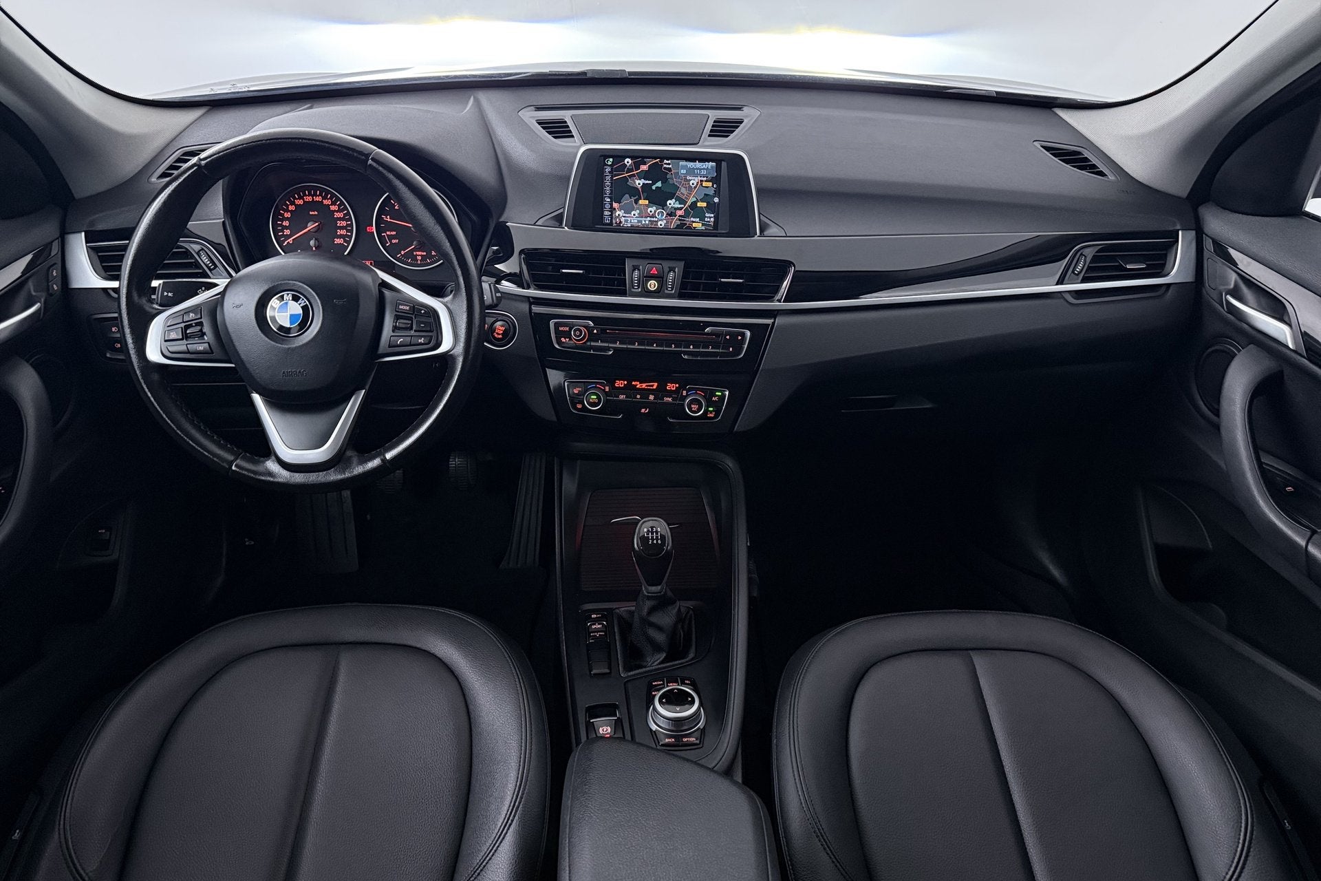 BMW X1 SDrive18i Centennial Executive (CAMERA, NAVIGATIE, HE, Auto's, 136 pk, Gebruikt, Zwart, Handgeschakeld