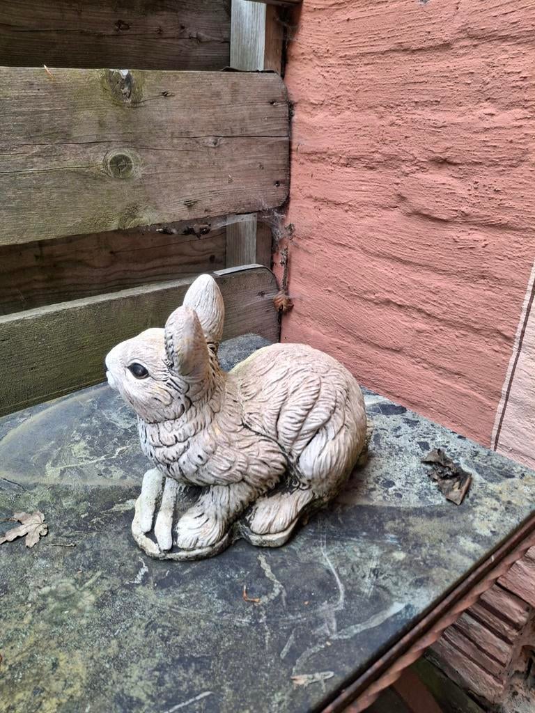 Tuinbeeld konijn van steen, Tuin en Terras, Tuinbeelden, Ophalen, Gebruikt, Steen, Dierenbeeld