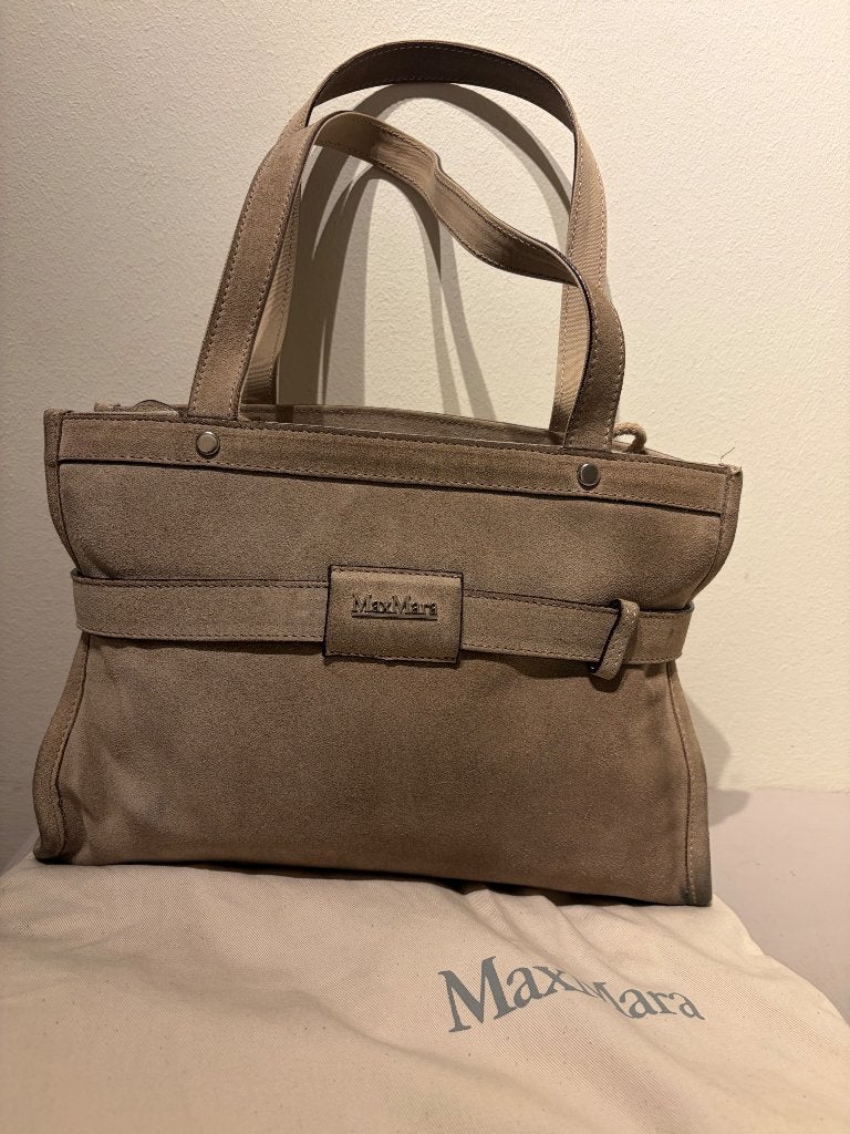 taupekleurige suède handtas Max Mara, riem aan voorzijde, Sieraden, Tassen en Uiterlijk, Ophalen of Verzenden, Nieuw, Beige, Handtas