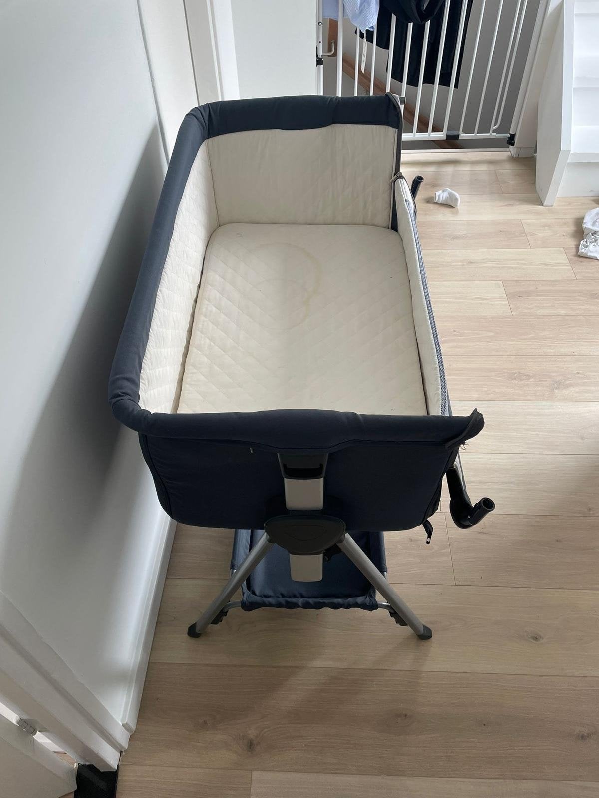 Co-sleeper/Wieg - Donkergrijs, Kinderen en Baby's, Babywiegjes en Ledikanten, Ophalen, Gebruikt, Wieg