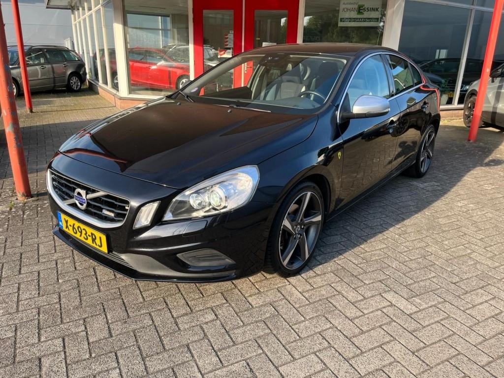 Volvo S60 1.6 T3 150PK R-Design  XENON/Trekhaak/NAVI, Voorwielaandrijving, 15 km/l, Gebruikt, 4 cilinders