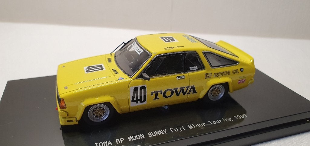 Ebbro Nissan Sunny 1989 Towa BP Moon #40 Fuji MinorTouring, Hobby en Vrije tijd, Ophalen of Verzenden, Nieuw, Auto, Overige merken