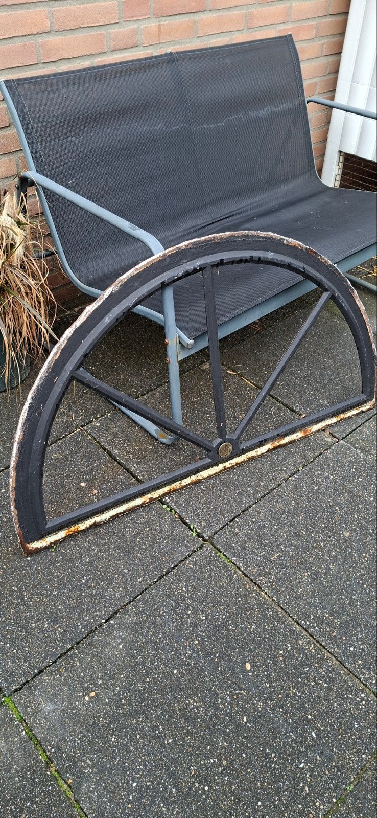 Decoratief halfrond raamkozijn, gietijzer, Ophalen
