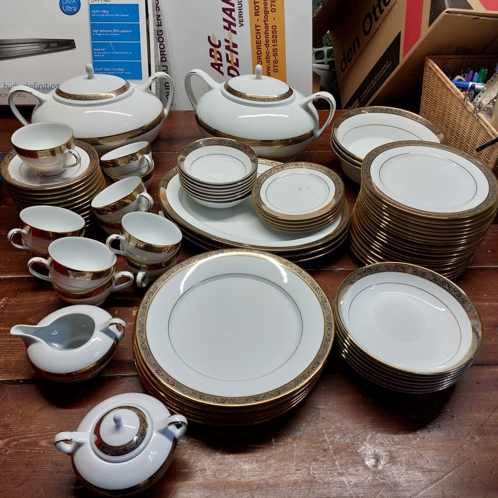Laklain Fine China Servies - Goud en Platina Decoratie, Ophalen
