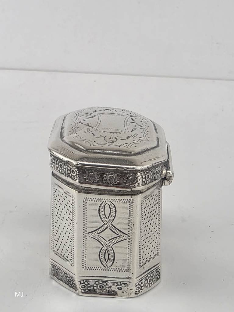 Zilveren lodereindoosje                                 Z163, Antiek en Kunst, Ophalen of Verzenden, Zilver