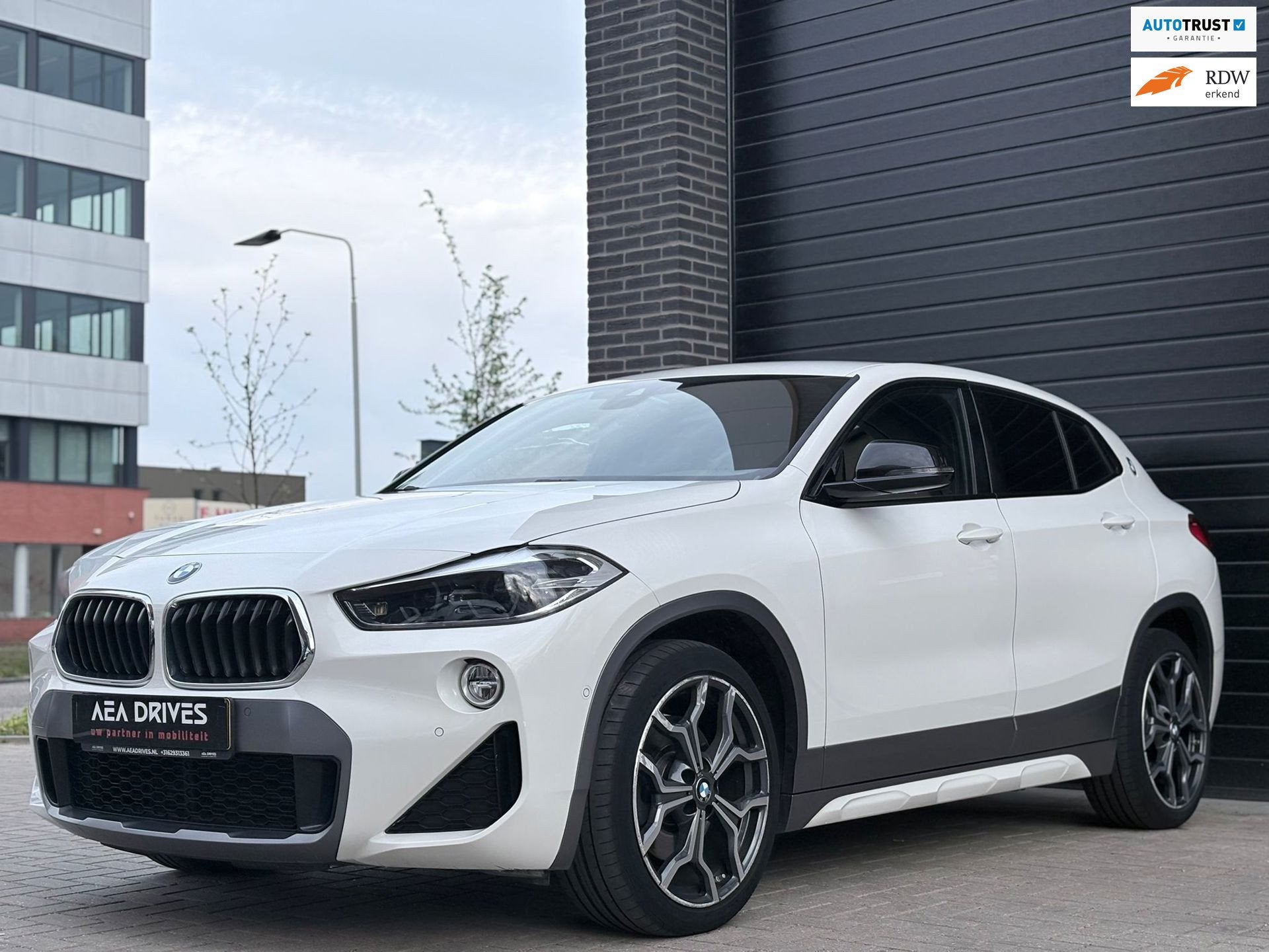BMW X2 xDrive20i High Executive M-Pakket | Full options, lan, Auto's, 2000 kg, Leder en Stof, Wit, Bedrijf