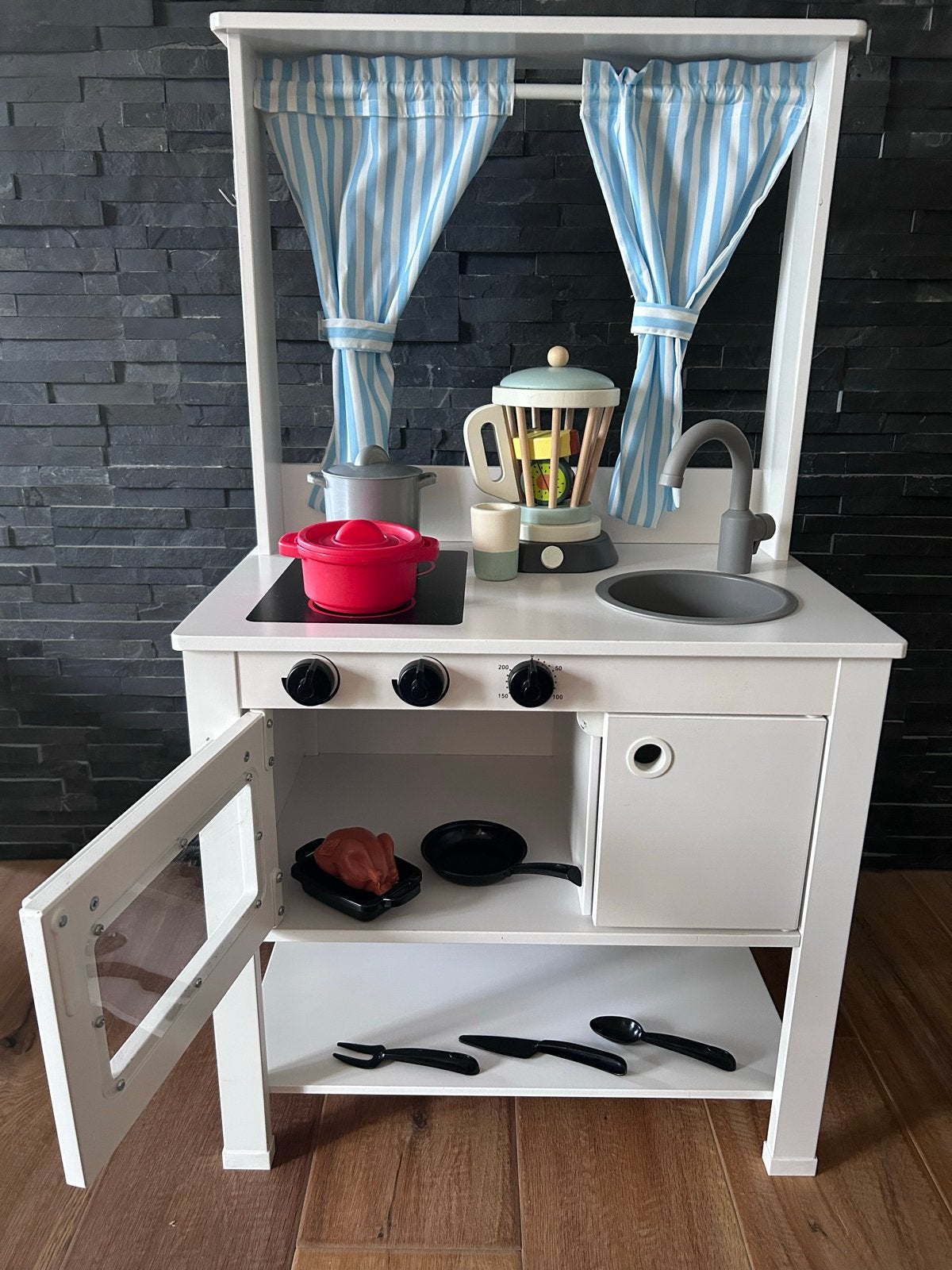IKEA DUKTIG Speelkeuken met accessoires, Kinderen en Baby's, Speelgoed | Speelkeukens, Ophalen, Gebruikt, Hout, Speelkeuken