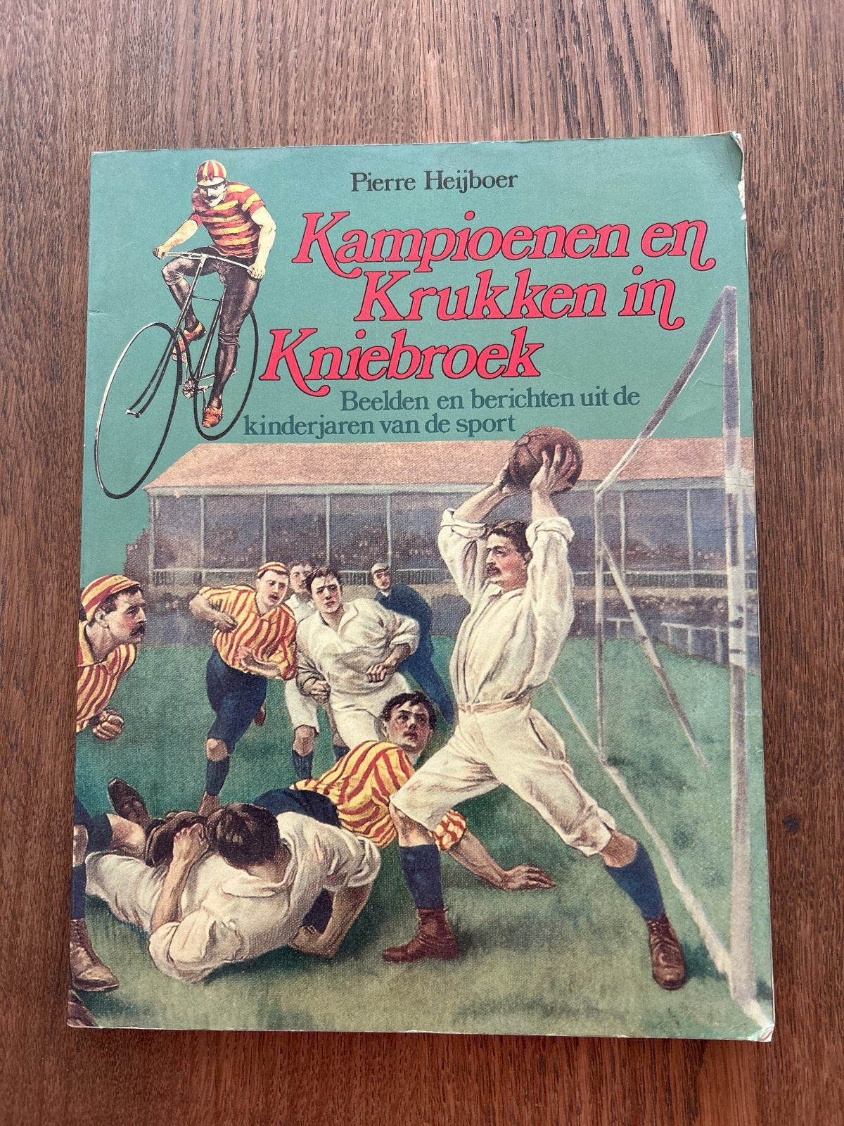 Kampioenen en Krukken in Kniebroek - Pierre Heijboer, Ophalen of Verzenden, Gelezen, Overige sporten
