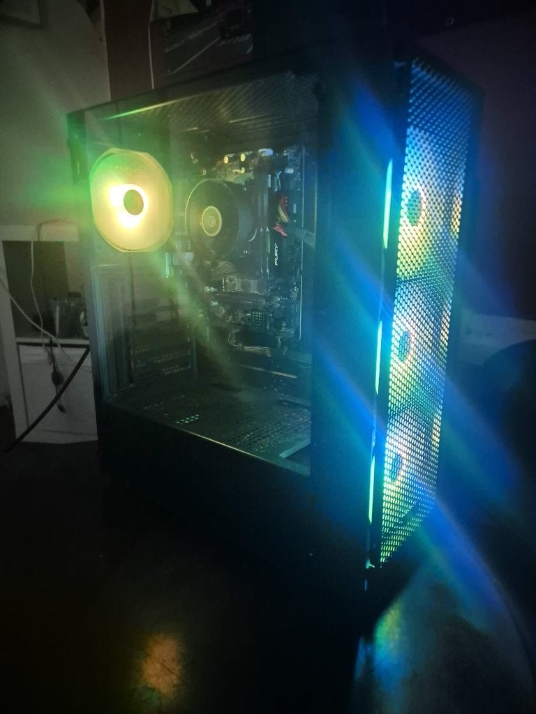 Complete Gaming Setup | Ryzen 5 5600X | RX 6600 XT 32" 240Hz, Met monitor, Virtual Reality, Zo goed als nieuw, 2 TB
