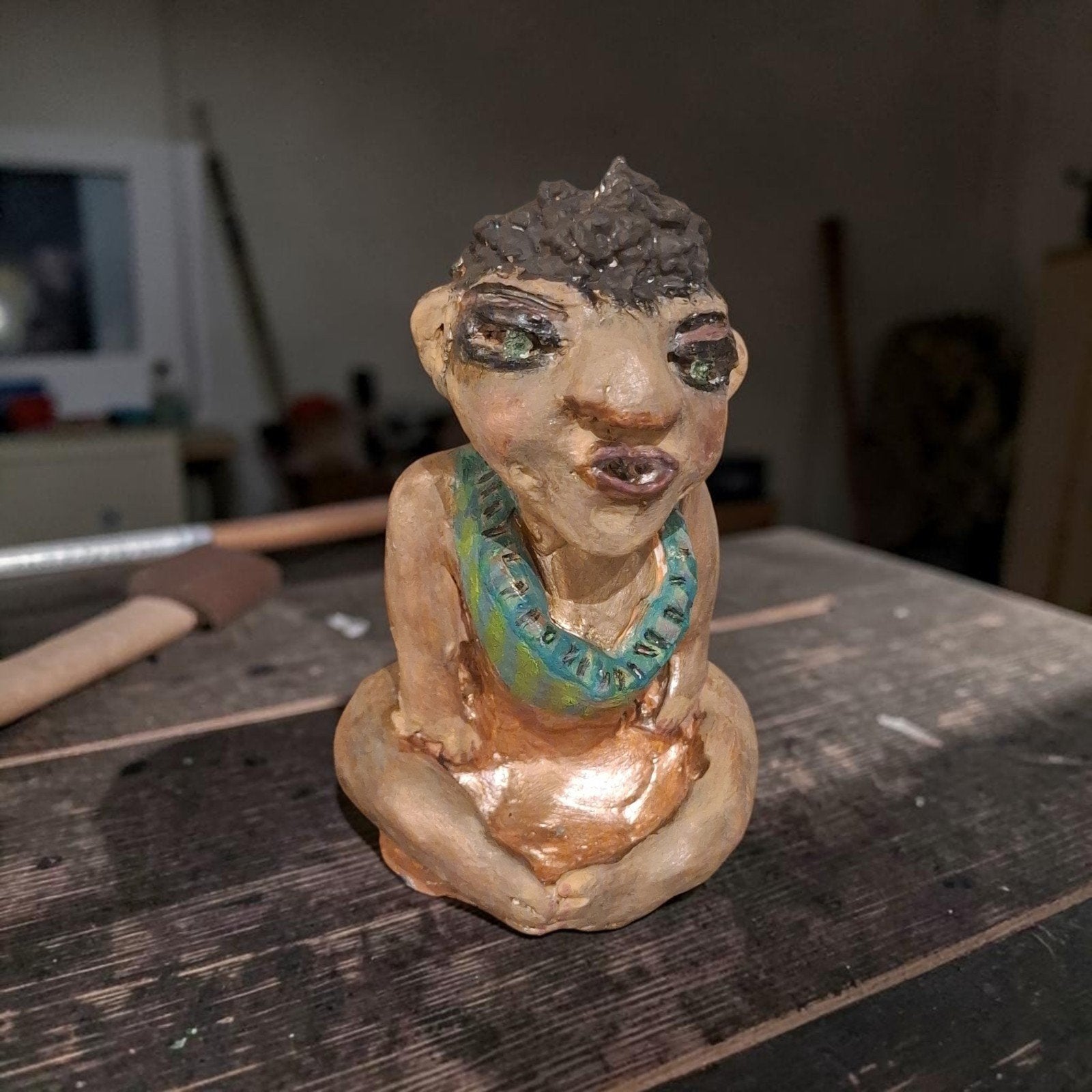 Handgemaakt beeldje van klei - Uniek en expressief, Antiek en Kunst, Ophalen of Verzenden