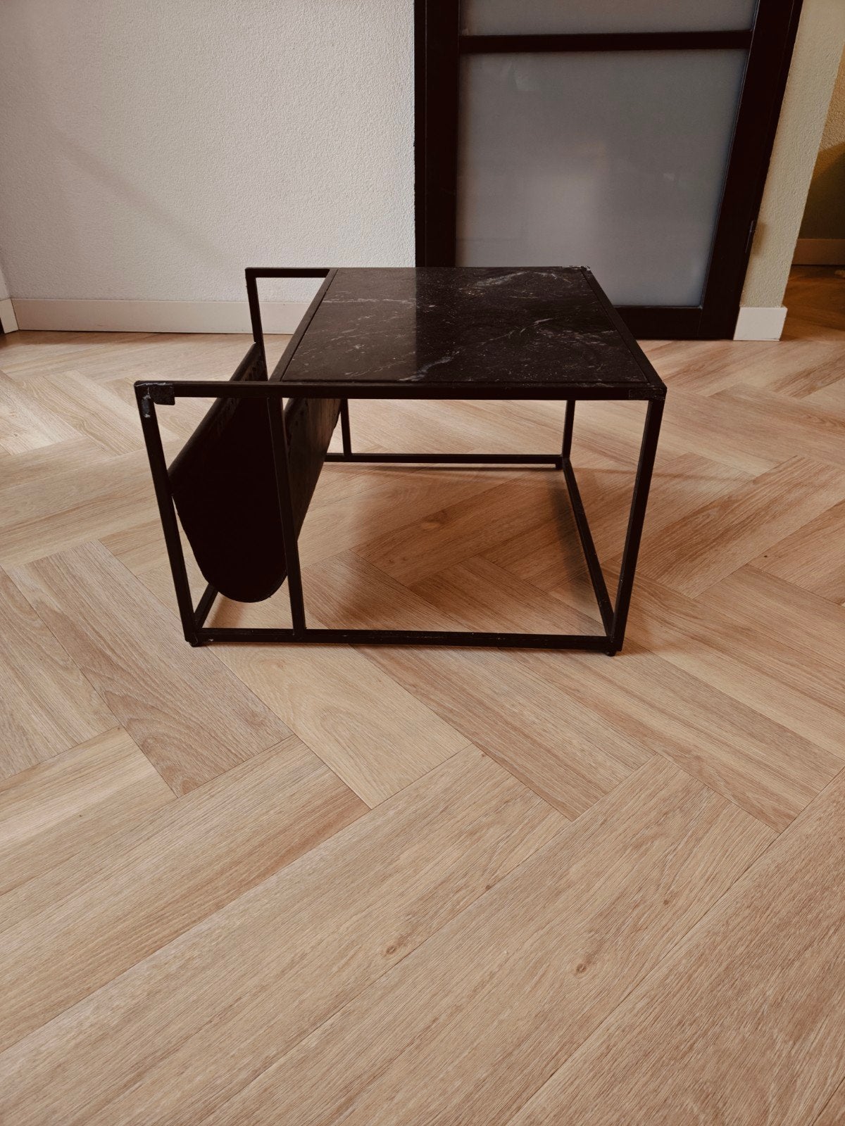 Zwarte salontafel met marmerlook en tijdschriftenrek, Minder dan 50 cm, Gebruikt, 50 tot 100 cm, Modern, Industrieel
