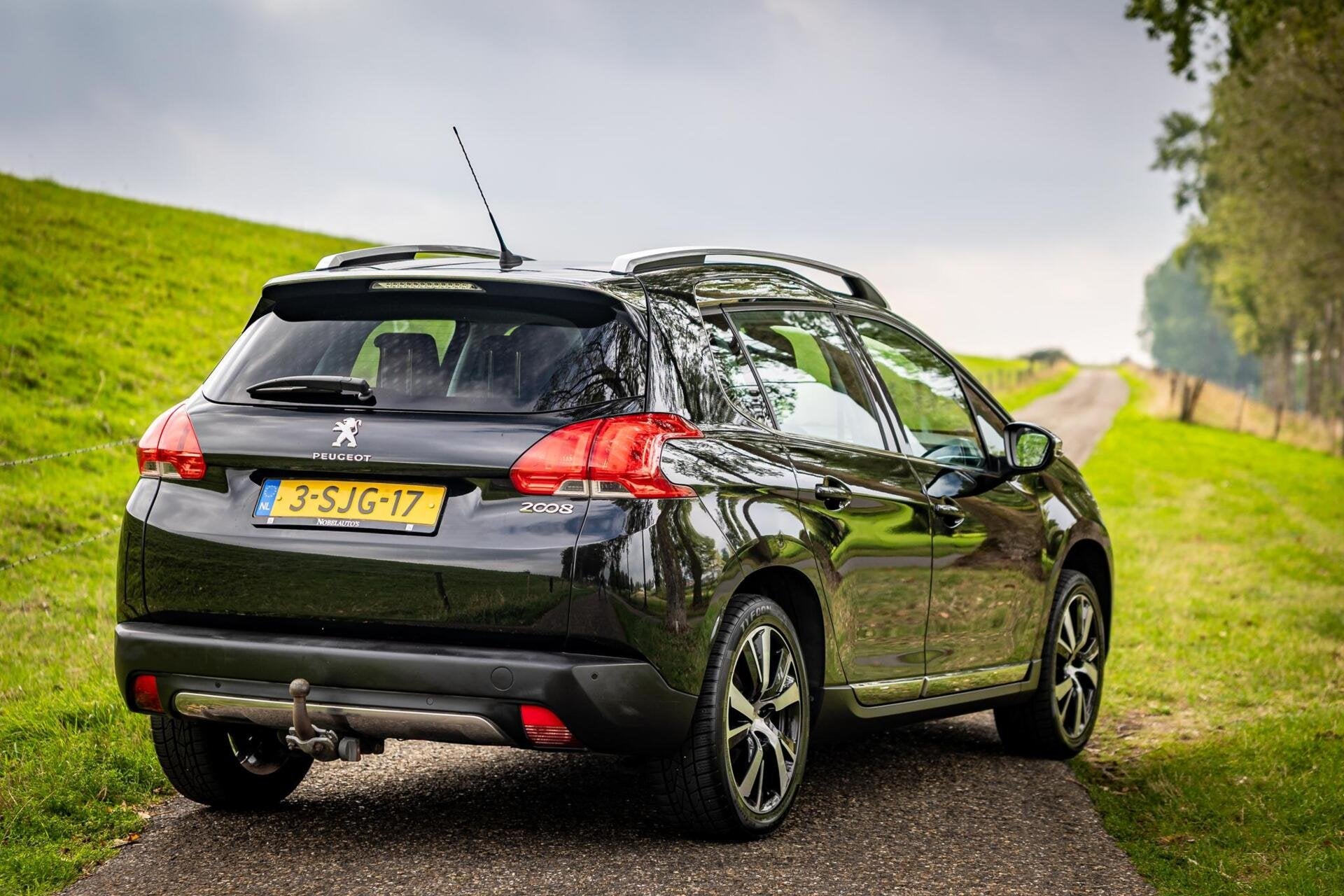 Peugeot 2008 1.6 VTi Première | JBL |Nap |Trekhaak |Navi, Voorwielaandrijving, Euro 5, Gebruikt, 4 cilinders