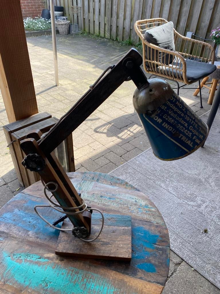Industriële tafellamp met houten frame, Ophalen, Zo goed als nieuw, Industrieel