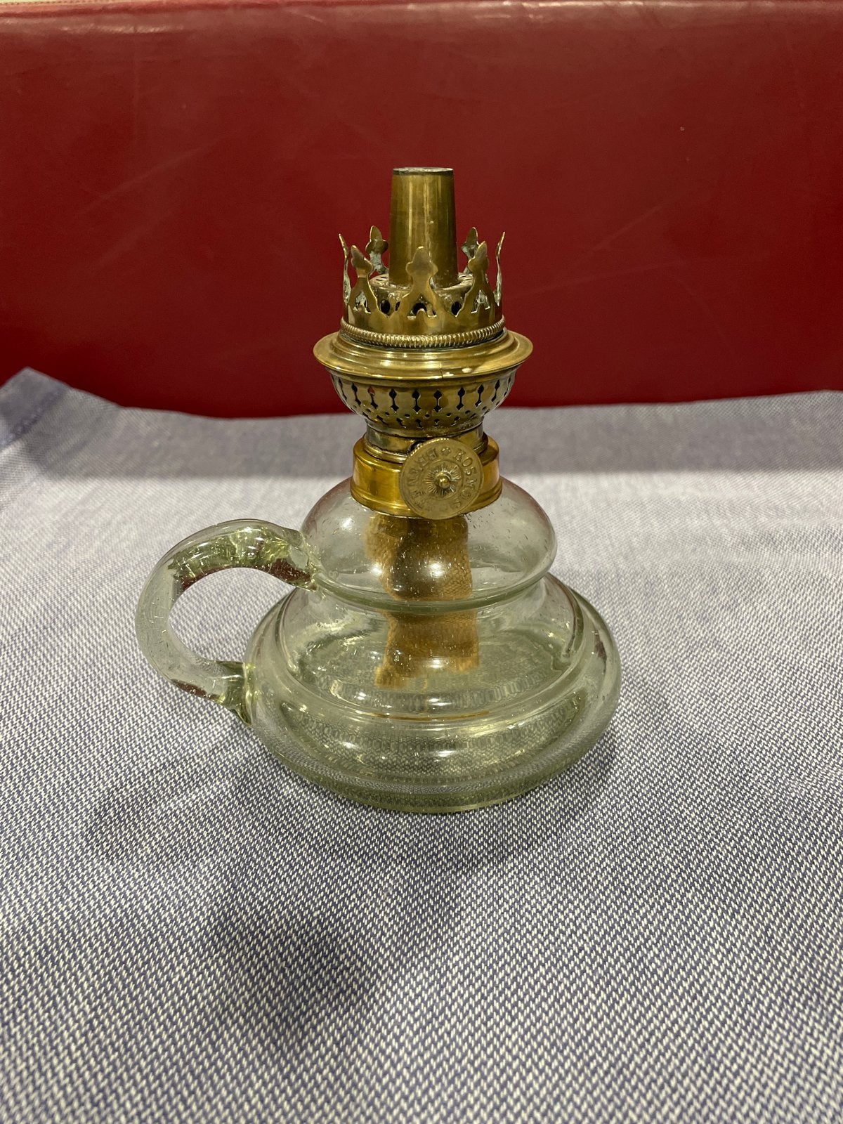 Antieke olielamp van glas en messing, Ophalen