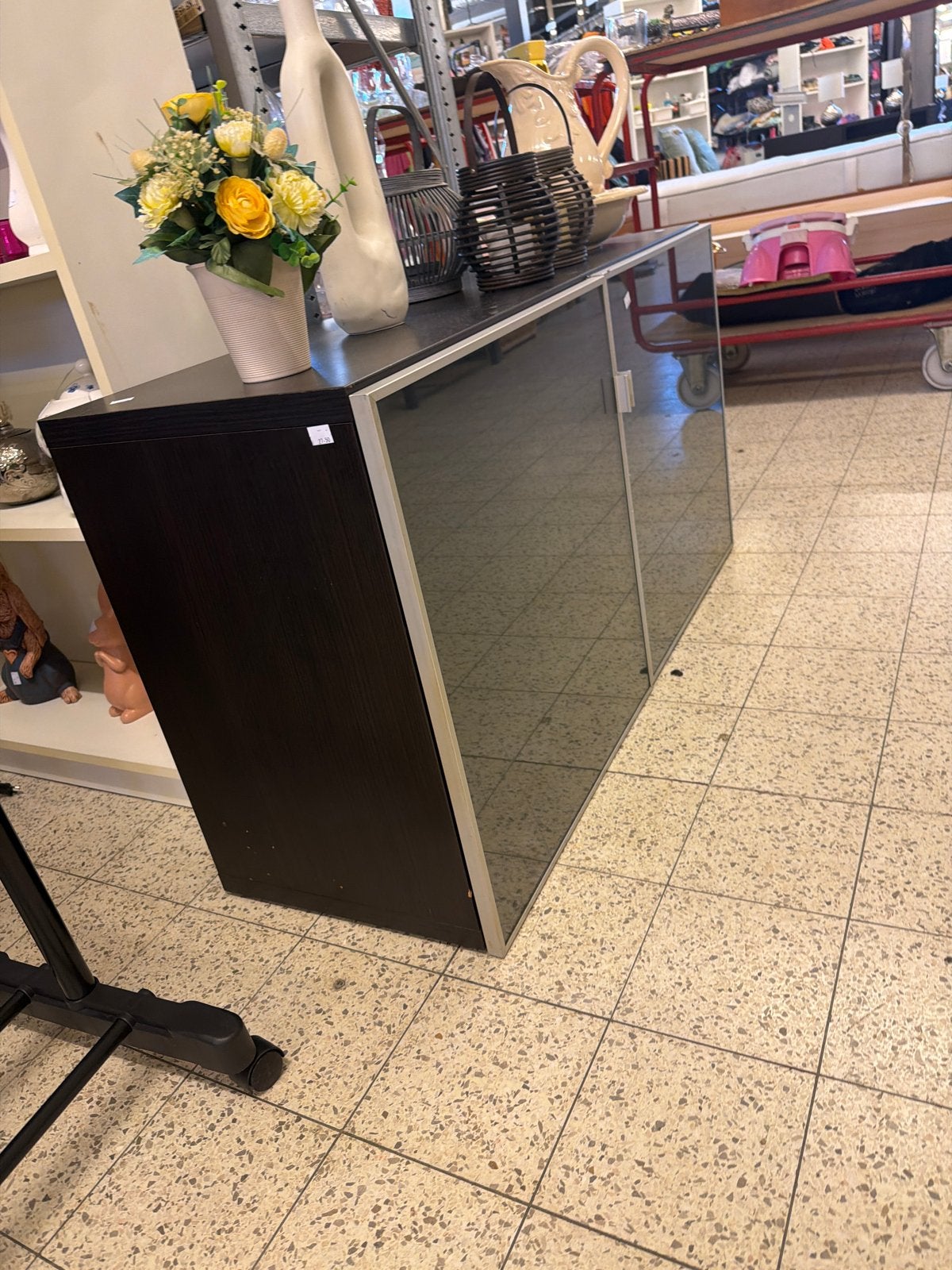 Modern dressoir met glazen deuren, Huis en Inrichting, Kasten | Dressoirs, Ophalen, Gebruikt, Info@kringloopdebilt.nl, Kringloop