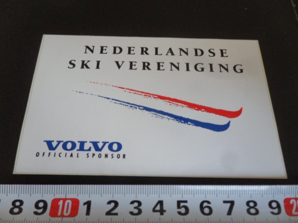 sticker Nederlandse Ski Vereniging  VOLVO pfficial sponsor *, Ophalen of Verzenden, Zo goed als nieuw