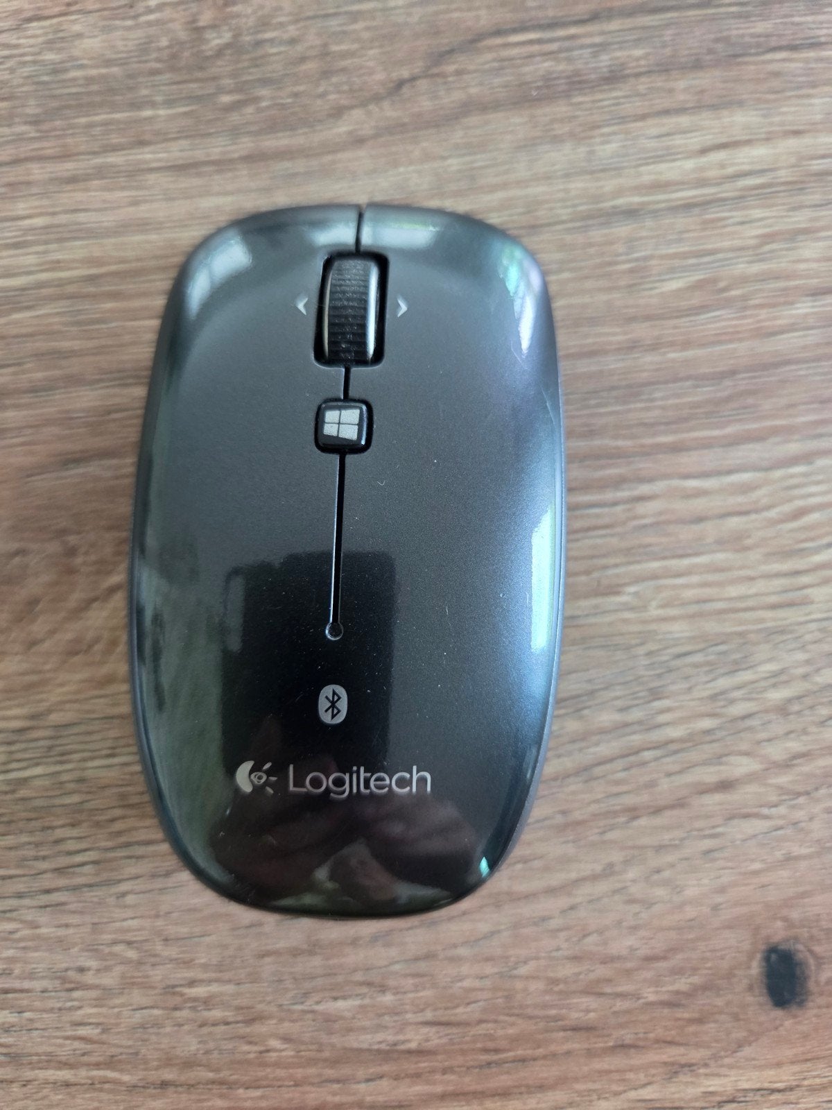Logitech M557 Bluetooth Muis - Draadloos en Compact, Computers en Software, Muizen, Muis, Logitech, Ophalen of Verzenden, Zo goed als nieuw