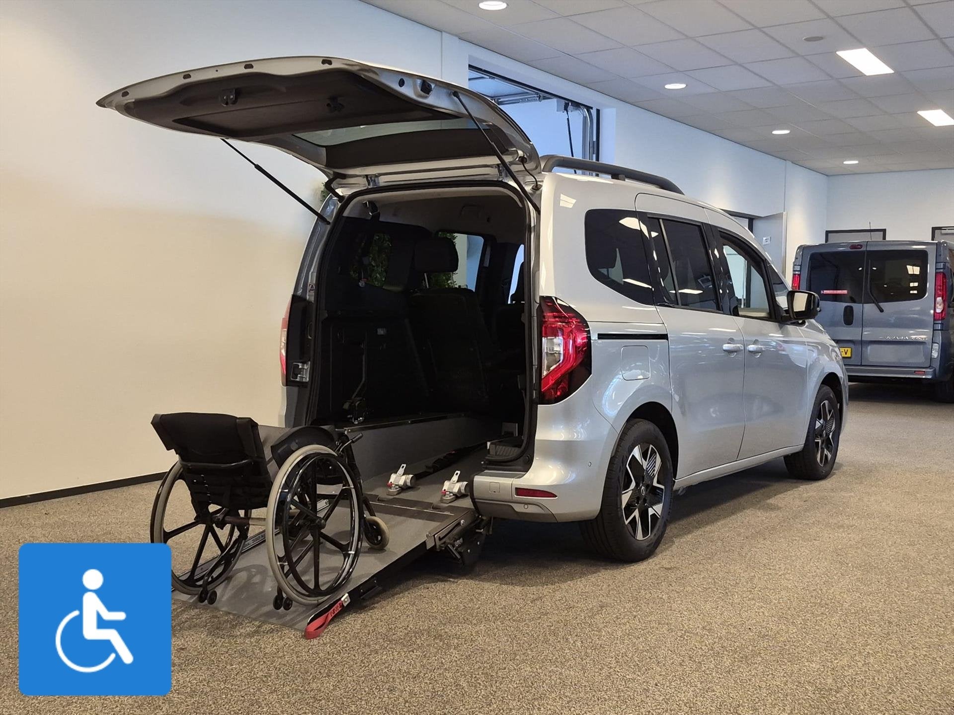 Nissan Townstar Rolstoelauto 4+1 FULL-OPTIONS, 12 maanden, Gebruikt, Overige carrosserieën, 4 stoelen