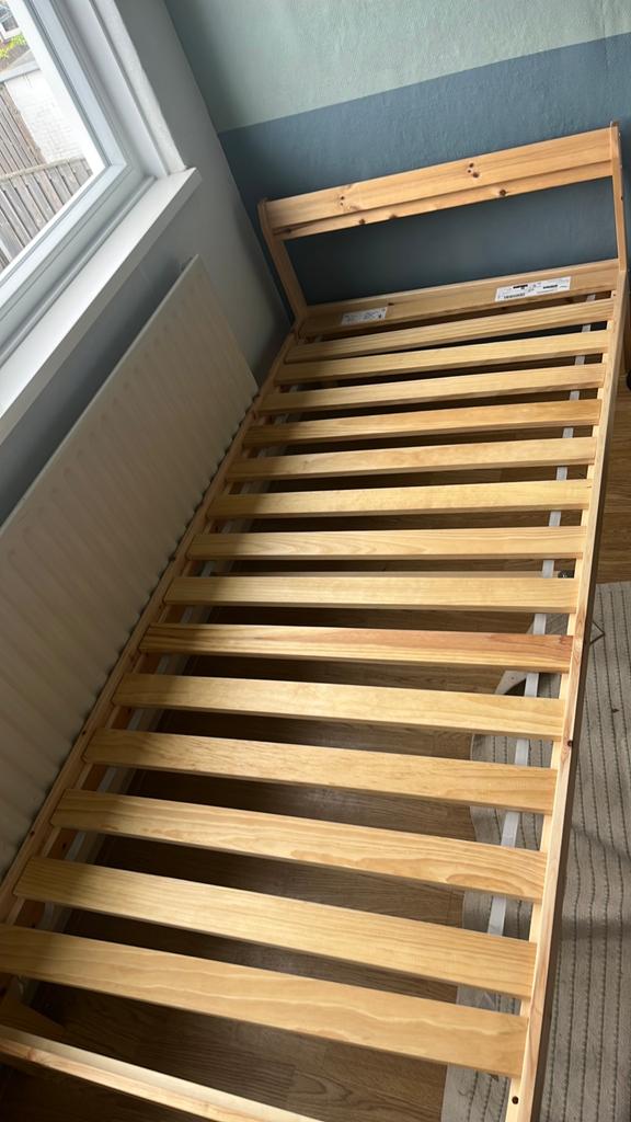 IKEA Lindbaden Eenpersoonsbed 90x200 cm, Ophalen, 90 cm, Zo goed als nieuw, 200 cm